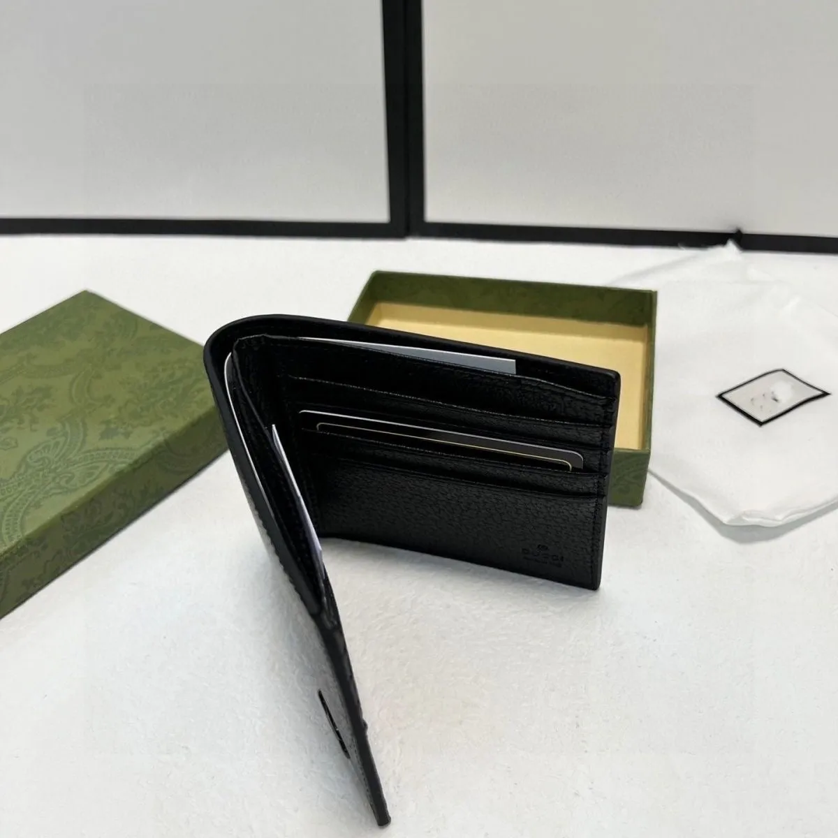 MBG048 GG Marmont leather bi-fold wallet / 4.3"W x 3.5"H