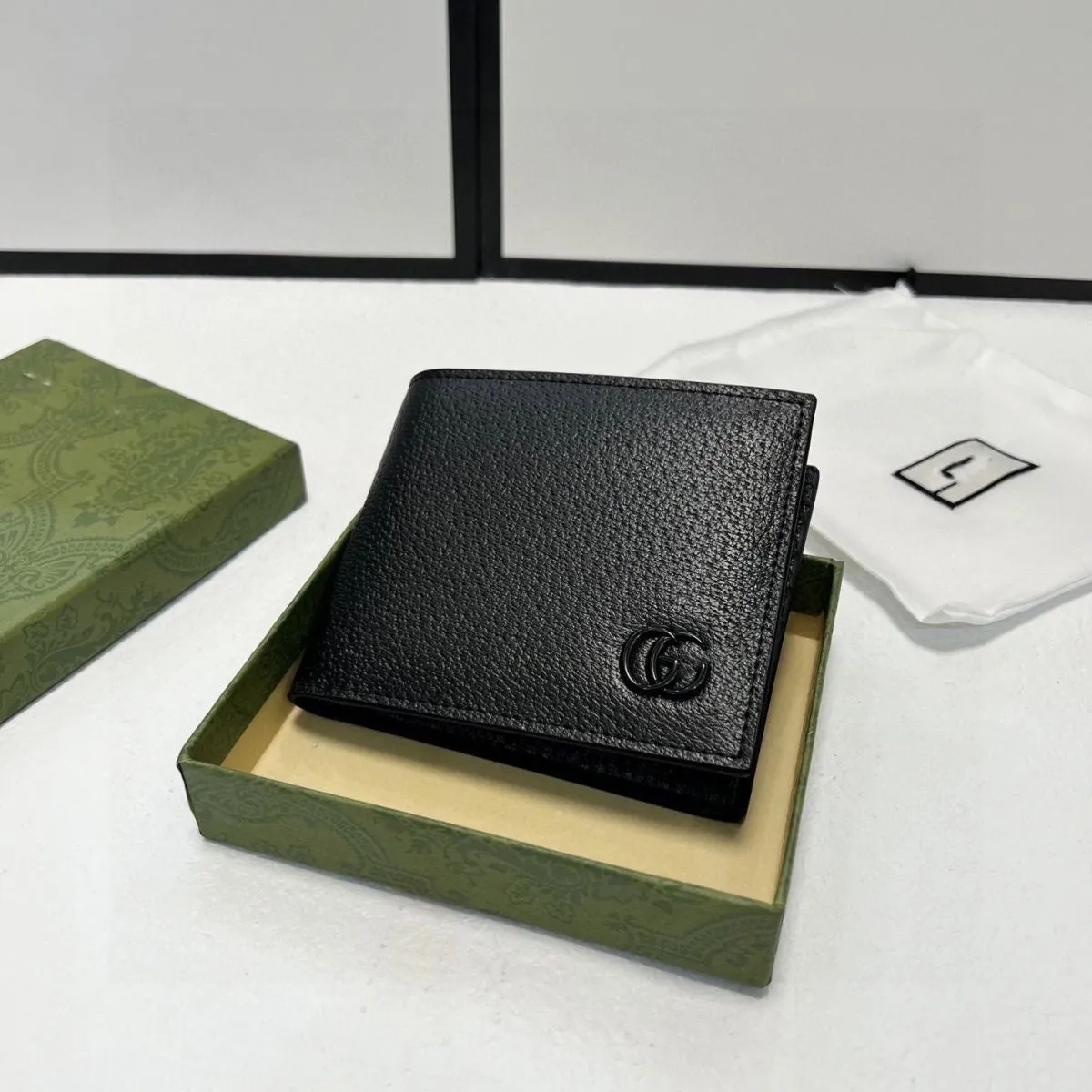 MBG048 GG Marmont leather bi-fold wallet / 4.3"W x 3.5"H
