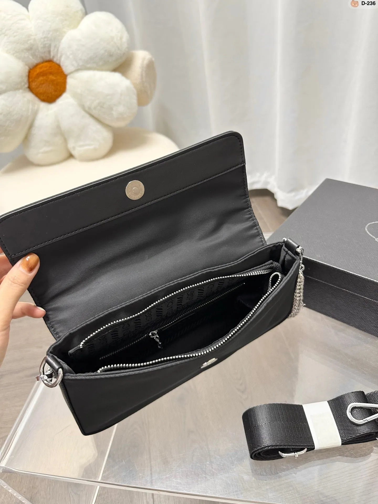 PD196 Shoulder Bag / 10.6x2x5.5inch