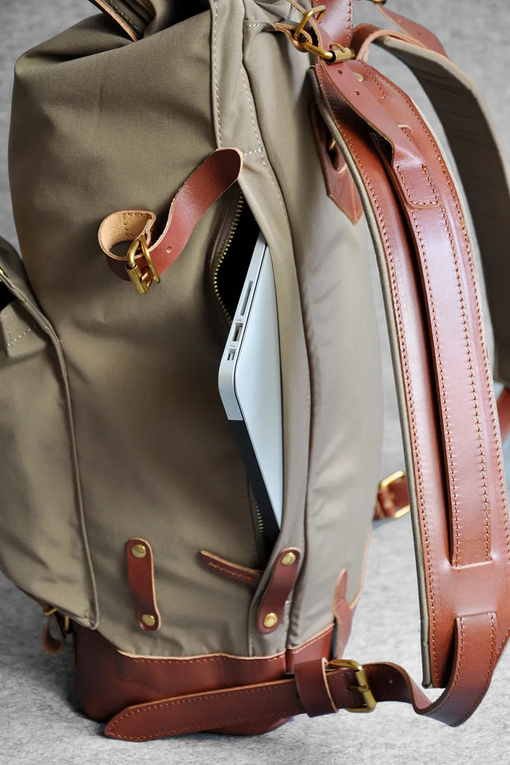 TRAVEL BACKPACK - khaki